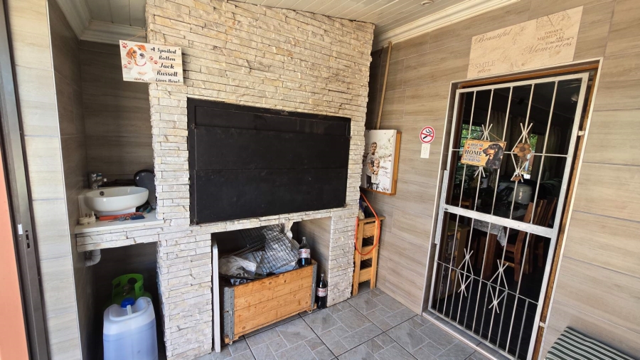 6 Bedroom Property for Sale in Churchill Estate Western Cape
